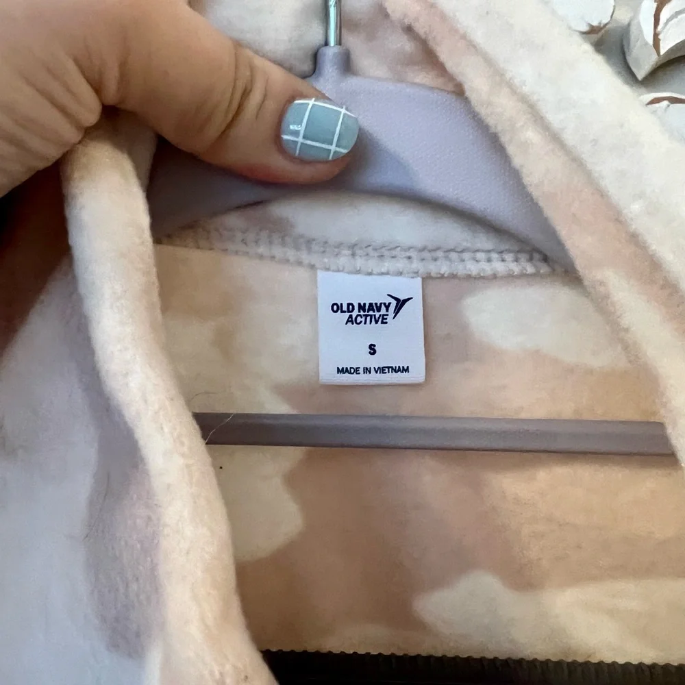 NWT Old Navy Pink and White Camo Fleece Zip Up (Small) - Picture 4 of 7